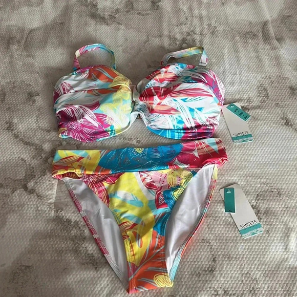 Sunsets Iconic Twist Underwire Bandeau Bikini Top (E-H Cup) & XL Bikini Bottom - Picture 9 of 12